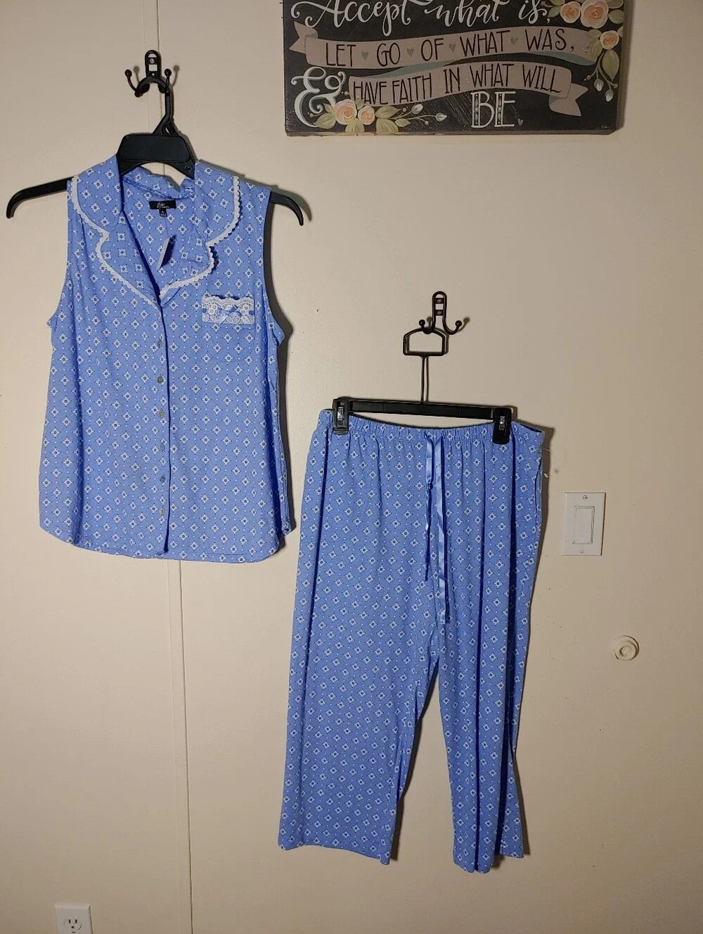 NWOT Feminine & Pretty Aria Medium Blue Floral Sleeveless pajama Set